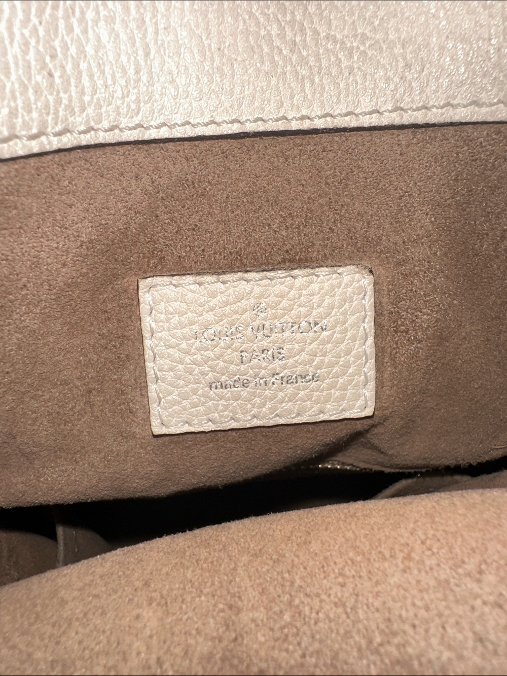 💯% Louis Vuitton Mahina Babylone PM Hobo Galet Taupe (2015) LV Lock w/purchase - Picture 14 of 16